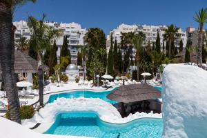 Swimmingpoolen hos eller tæt på Hotel Suites Albayzin Del Mar