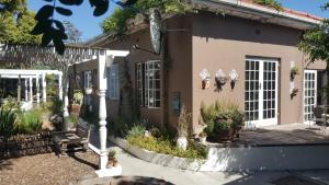 a house with a statue in front of it at Guest House Frame Ace in Bellville