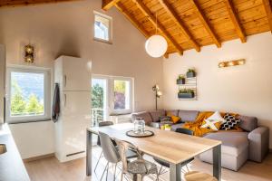 Posezení v ubytování O Rendez Vous maison mitoyenne Piscine chauffée mars-octobre