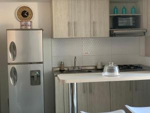 Η κουζίνα ή μικρή κουζίνα στο Apartamento Nuevo Norte de Valledupar-1 Habitación, Balcón y Parqueadero