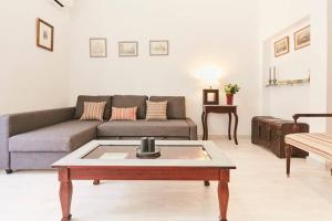 Zdjęcie z galerii obiektu Original y coqueto apartamento junto a Plaza Mayor w Madrycie