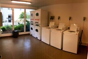 a room with four washer and dryers in a room at Agradable Depto. mirando a Clínica Las Condes in Santiago
