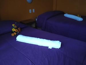 Säng eller sängar i ett rum på Hotel Turístico Mi Perú