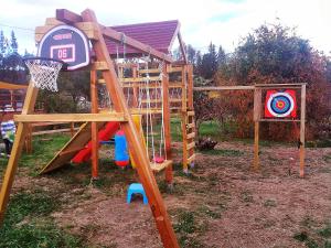 Plac zabaw dla dzieci w obiekcie Casa Rural La Milla Verde