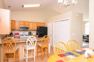 a kitchen and dining room with a table and chairs at Charming Ogden Town home, 25 min to Snowbasin Ski Resort Duplex in Ogden