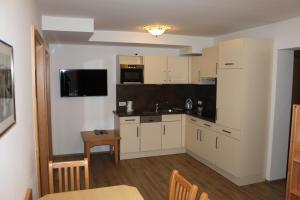 Kuchnia lub aneks kuchenny w obiekcie Hotel Garni Dorfblick