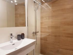 Łazienka w obiekcie APARTLUX Seaside Park - bezpośredni widok na morze