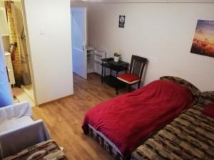 Posteľ alebo postele v izbe v ubytovaní Örökzöld Apartman Szeged