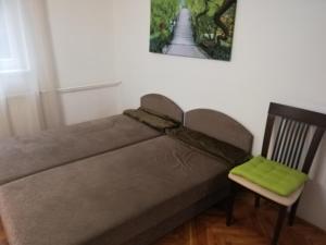 Posteľ alebo postele v izbe v ubytovaní Örökzöld Apartman Szeged