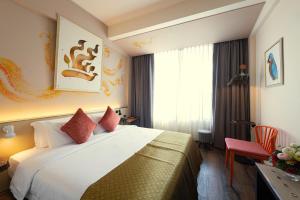 Ліжко або ліжка в номері Dhevi Bangkok Hotel