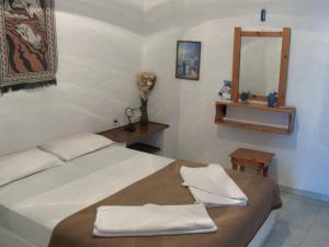 A bed or beds in a room at Dolphins