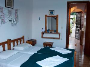 A bed or beds in a room at Dolphins