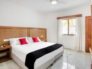 
Ein Bett oder Betten in einem Zimmer der Unterkunft Capital O Hotel Yukon
