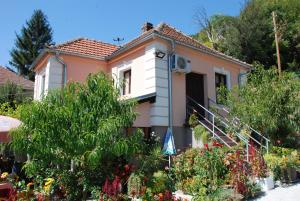 a house with flowers in front of it at "Pivnica i smestaj Jovanovic"- Rogljevacke pivnice in Rogljevo