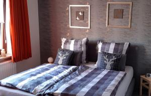 Ένα ή περισσότερα κρεβάτια σε δωμάτιο στο Ferienwohnung HEXE mit Komfort ****