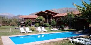 Bazén v ubytování La Casa de Carlitos nebo v jeho okolí
