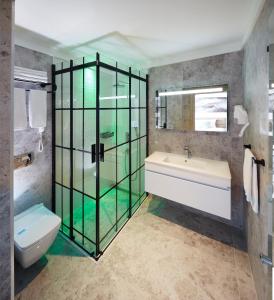 Koupelna v ubytování Lalila Blue Suites