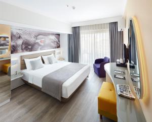 Postel nebo postele na pokoji v ubytování Lalila Blue Suites