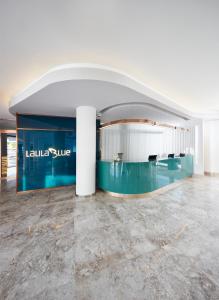 Bazén v ubytování Lalila Blue Suites nebo v jeho okolí