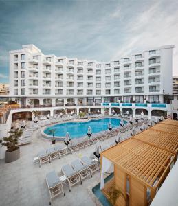 Bazén v ubytování Lalila Blue Suites nebo v jeho okolí