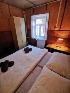 Postel nebo postele na pokoji v ubytování Chata pod Studničnou