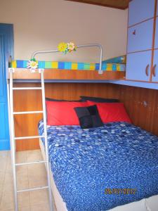 a bedroom with a bunk bed and a ladder at Villetta Mistretta in Menfi