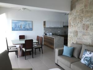 Kuchyň nebo kuchyňský kout v ubytování Resort Playa Azul Departamentos frente al mar