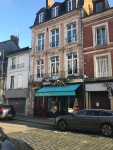 a car parked in front of a building at charmant studio Pont-Audemer in Pont-Audemer