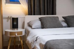 Letto o letti in una camera di Royal Apartment