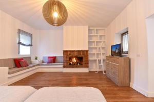 TV a/nebo společenská místnost v ubytování Finca Solis family cottage PM