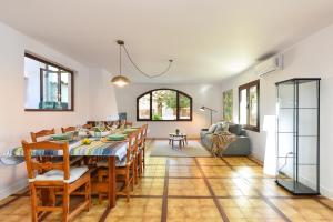 Posezení v ubytování Finca Solis family cottage PM