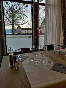 Nápoje v ubytování L'Hôtel by Hostellerie du Château