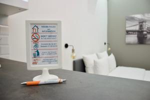 Posteľ alebo postele v izbe v ubytovaní Standard Apartment by Hi5 - Nagysándor street