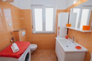 Koupelna v ubytování Bugenvila + 16 fotografií