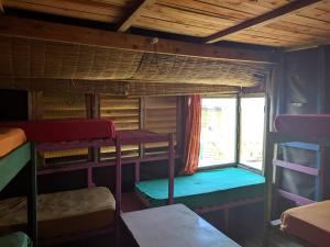 Łóżko lub łóżka piętrowe w pokoju w obiekcie Hostel Francisca