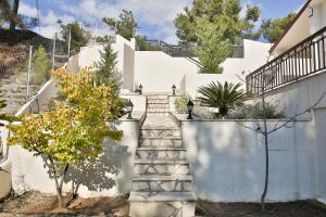 Galería fotográfica de Nestor Hillside House by TrulyCyprus en Moniatis