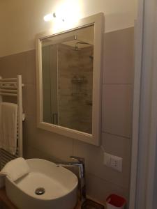Kúpeľňa v ubytovaní Domus Alba Lenno + 37 fotografií