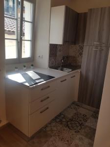 Kuchyňa alebo kuchynka v ubytovaní Domus Alba Lenno
