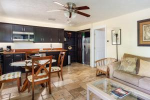 Gallery image of Home by Beach 3 - Delnor-Wiggins in Naples