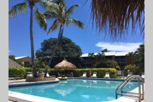 Piscina a LICENSED MGR - 2/2 VILLA - OCEANFRONT BEACH RESORT - SALTWATER LAGOON & MARINA! o a prop