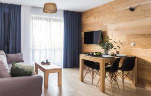 Televízia a/alebo spoločenská miestnosť v ubytovaní Apartamenty Forma Tatrica