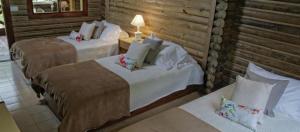 Postel nebo postele na pokoji v ubytování HOTEL IGUAIMA
