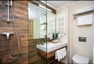 Koupelna v ubytování ORBI PALACE DELUX Bakuriani room 470
