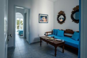 A seating area at Alesahne Beach Hotel
