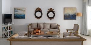 A seating area at Alesahne Beach Hotel