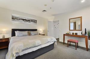Säng eller sängar i ett rum på Metropolitan Cham - Queen Street's Big Size Retreat