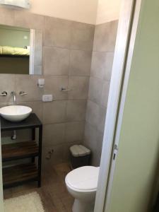 a bathroom with a toilet and a sink at Hostel NIX in San Carlos de Bariloche