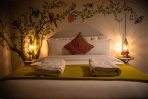 Postel nebo postele na pokoji v ubytování Home Garden Hotel