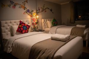 Postel nebo postele na pokoji v ubytování Home Garden Hotel