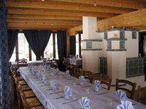 La Vecchia Latteria tesisinde bir restoran veya yemek mekanı